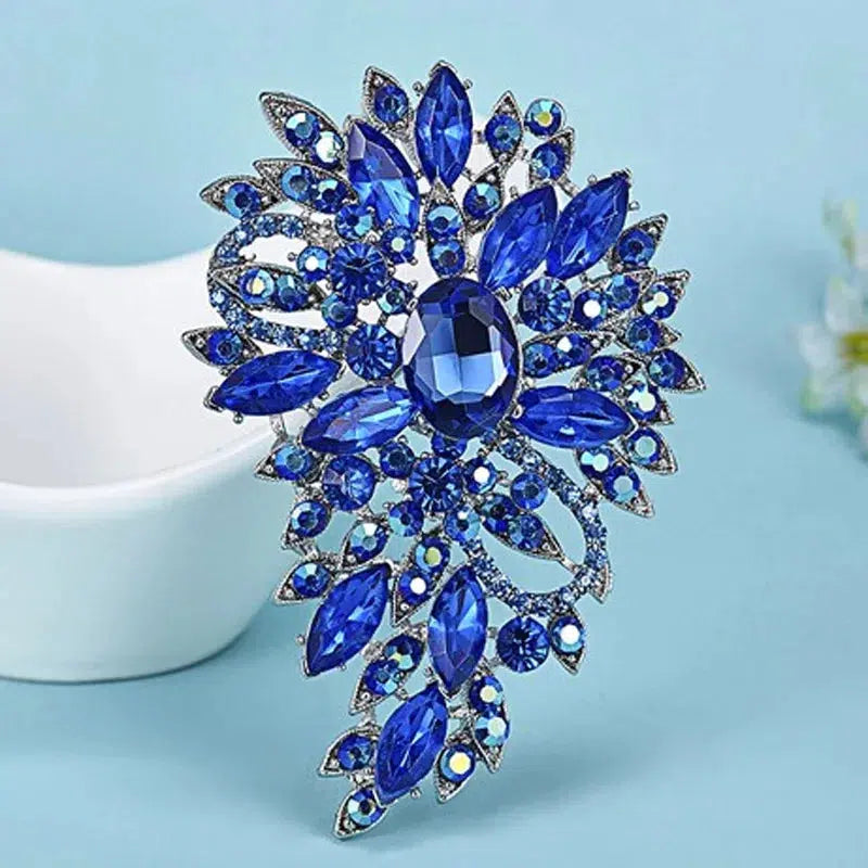 Luxurious Brooch Shiny Crystal  