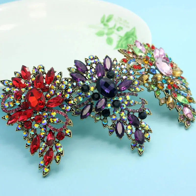 Luxurious Brooch Shiny Crystal  