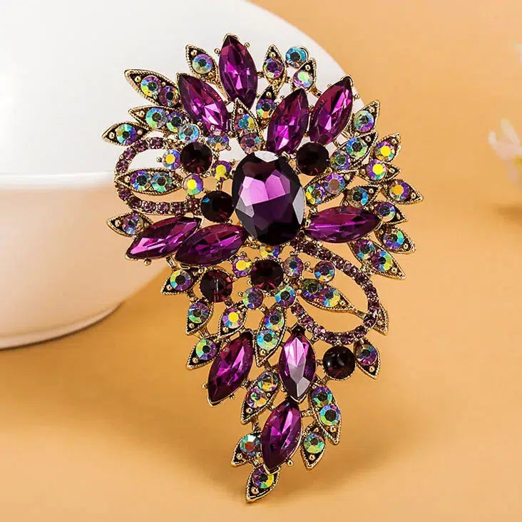 Luxurious Brooch Shiny Crystal  